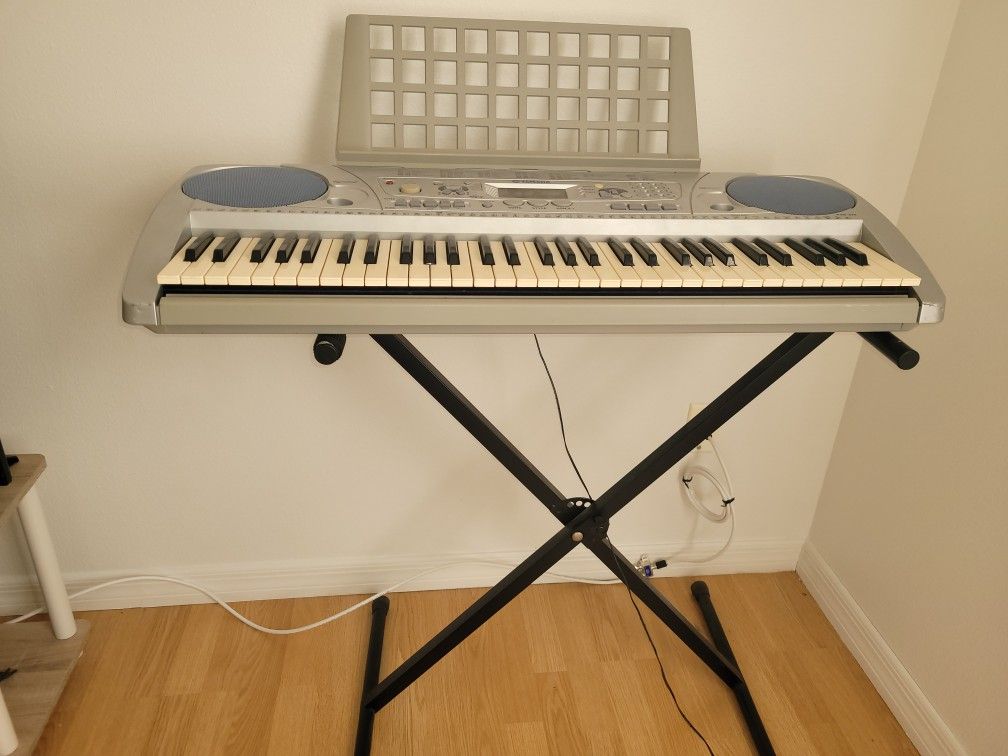 Yamaha PSR-275 Electronic 61-Touch Portable Keyboard Piano