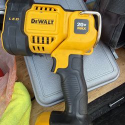 Dewalt led flashlight