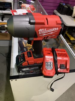 1/2 impact wrench high torque kit with 8.0 battery in charger