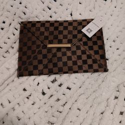 flat gold and Black Check aboard., Fashionable purse.
