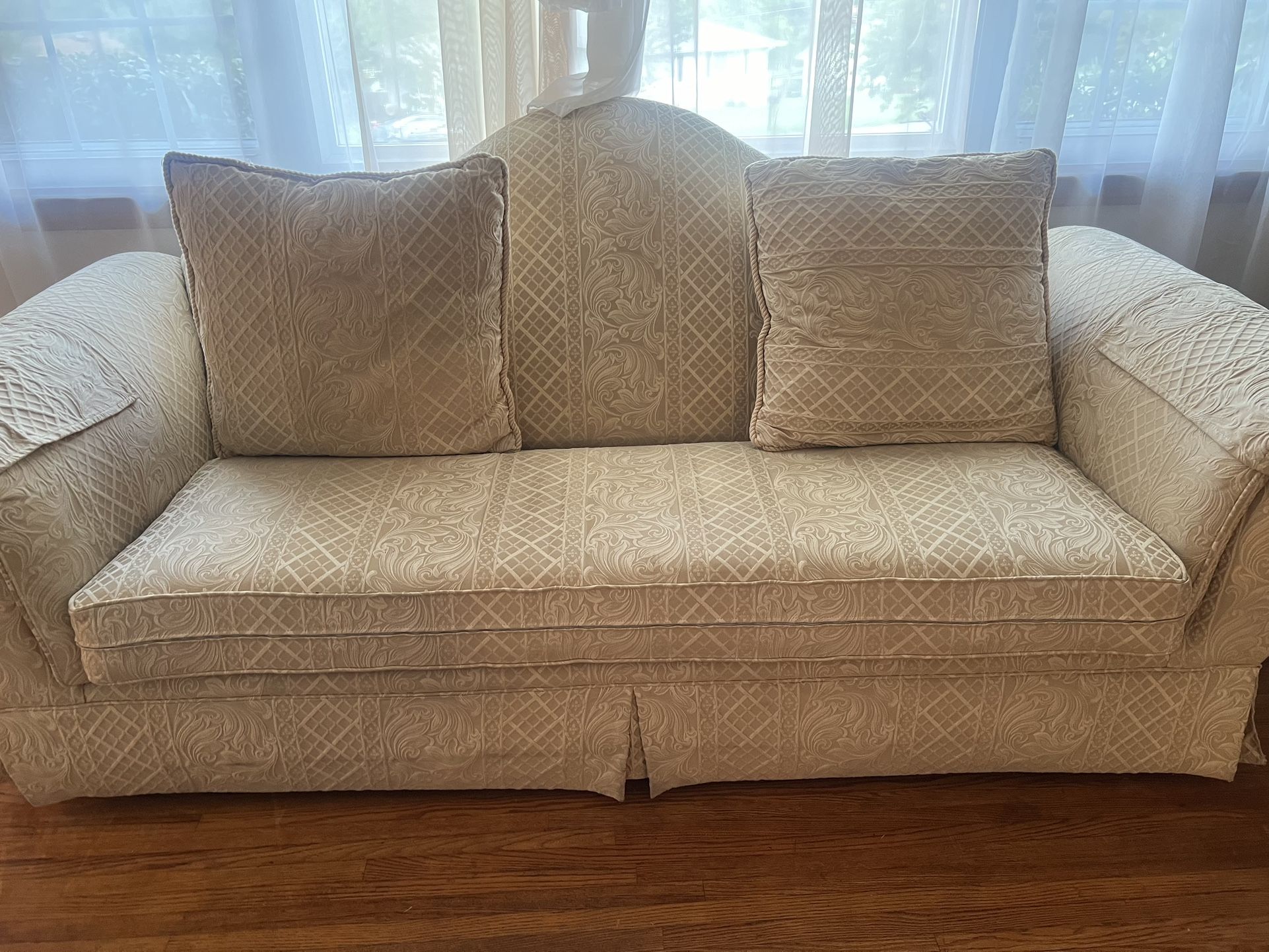 Couch In Excellent Condition