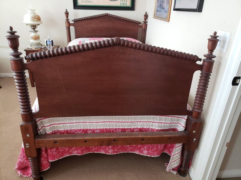 Antique Three Quarter Bed With Mattress