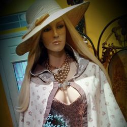 Vintage Handmade by Noemi's Knick Knacks Cape, Shawl