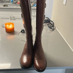 Brand New Size  8 Boots