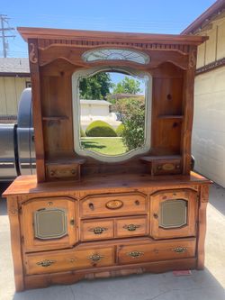 Dresser set