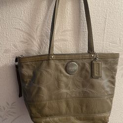 Green Coach Purse In Perfect Condition 