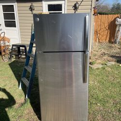 Refrigerator 