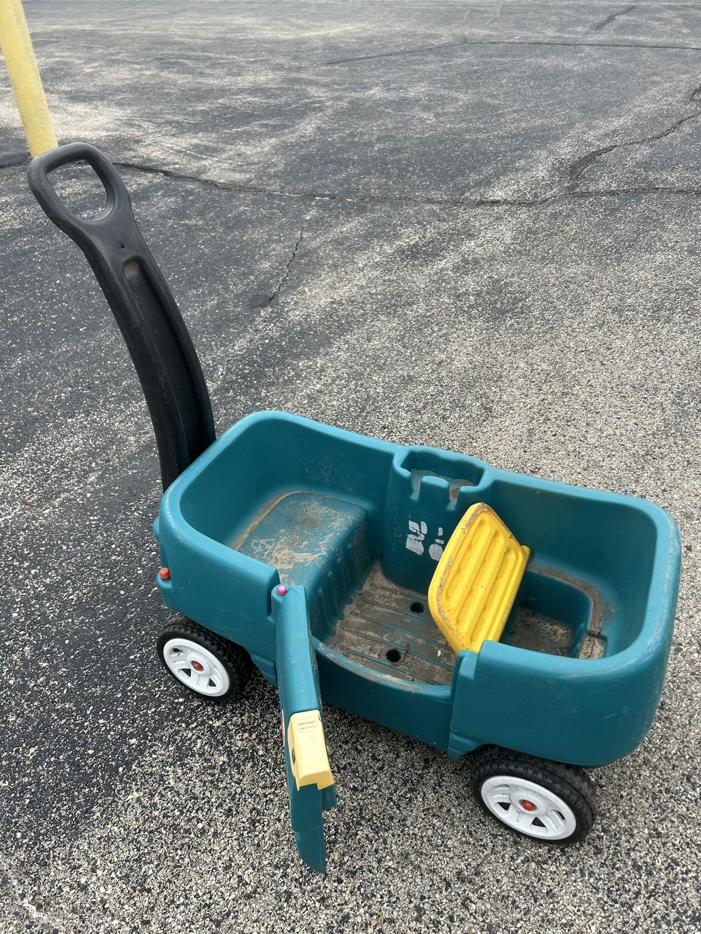 Step 2 child outdoor wagon 2 seats 2 cupholders door