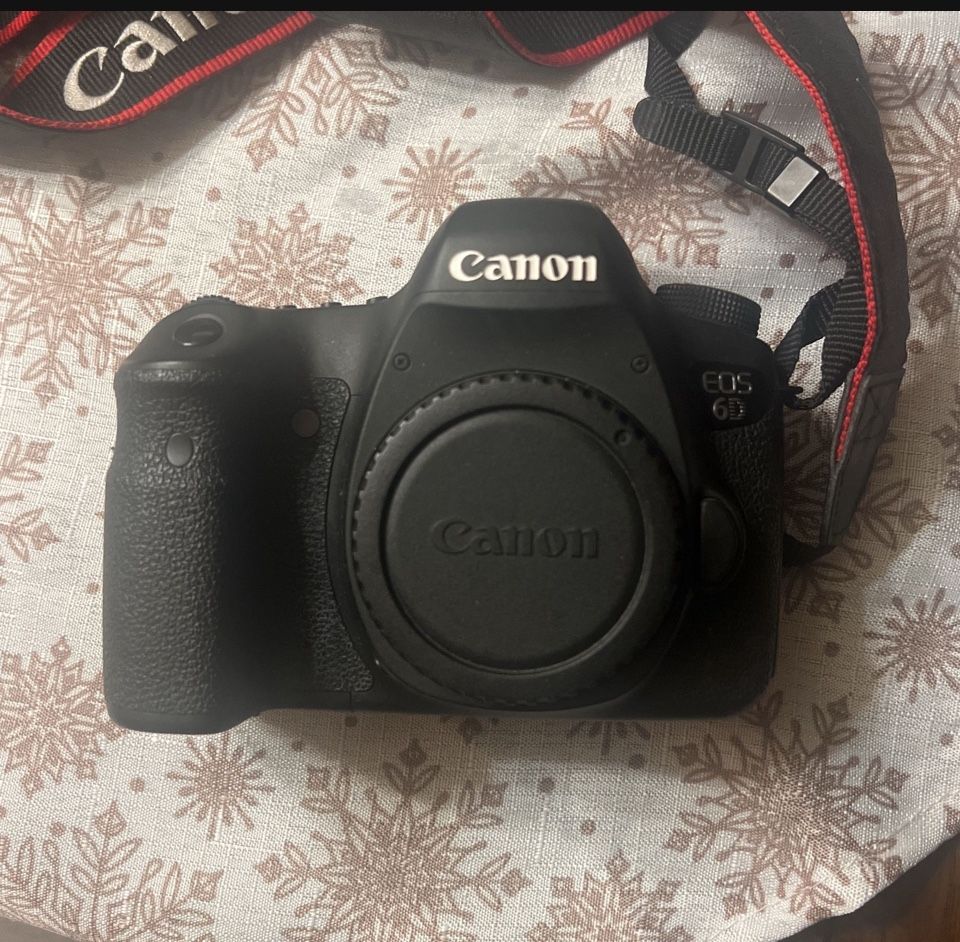 Canon camera 6D full Frame Shutter Count 3682