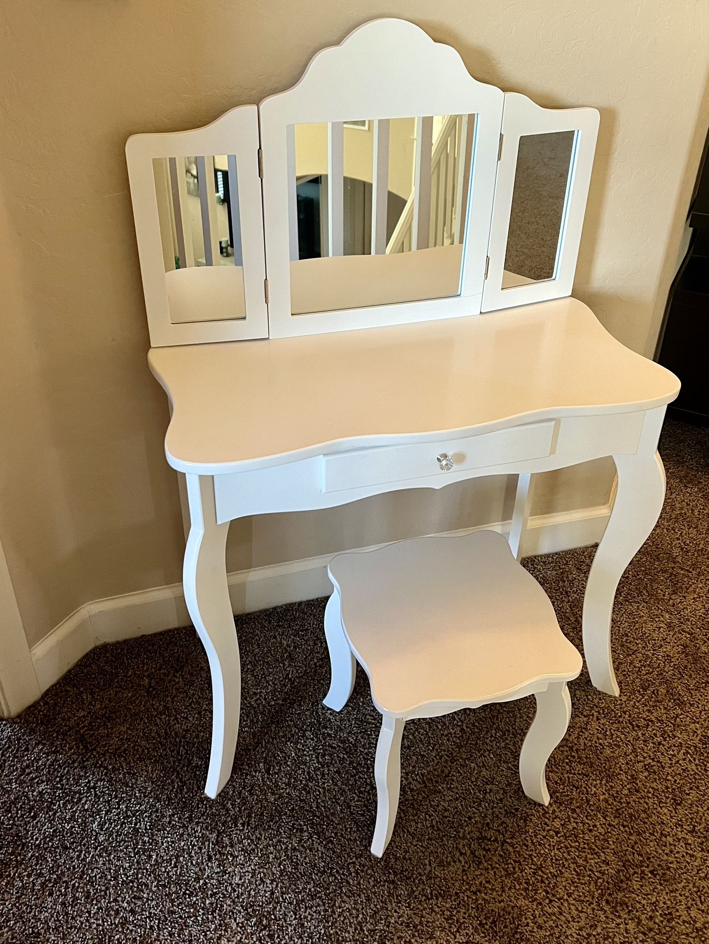 Girls Vanity Desk