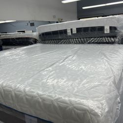 KING SIZE TEMPURPEDIC CLOUD SUPREME MATTRESS & BOX SPRINGS BED SET