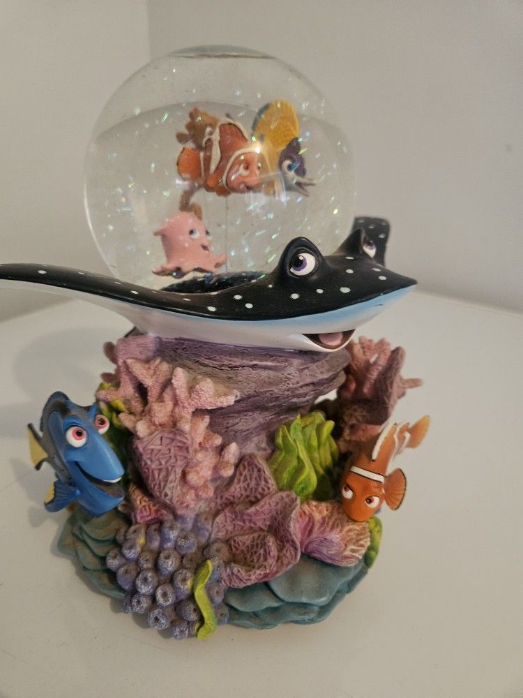 Finding Nemo Snow Globe