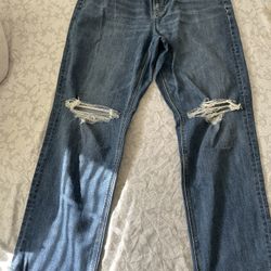 American Eagle Ripped Straight Legged Jeans 