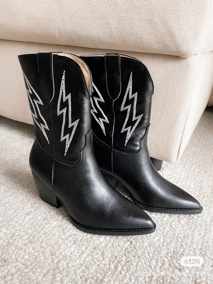 Boot In Black 6.5
