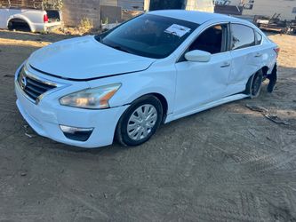 Parts 2014 Nissan Altima for parts only