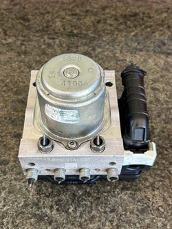 2011-2012 Honda Accord Sedan 2.4L ABS Anti-Lock Brake Pump Module Assembly OEM