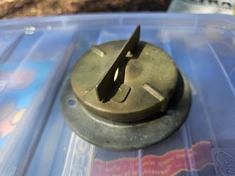 240z gas cap & retainer
