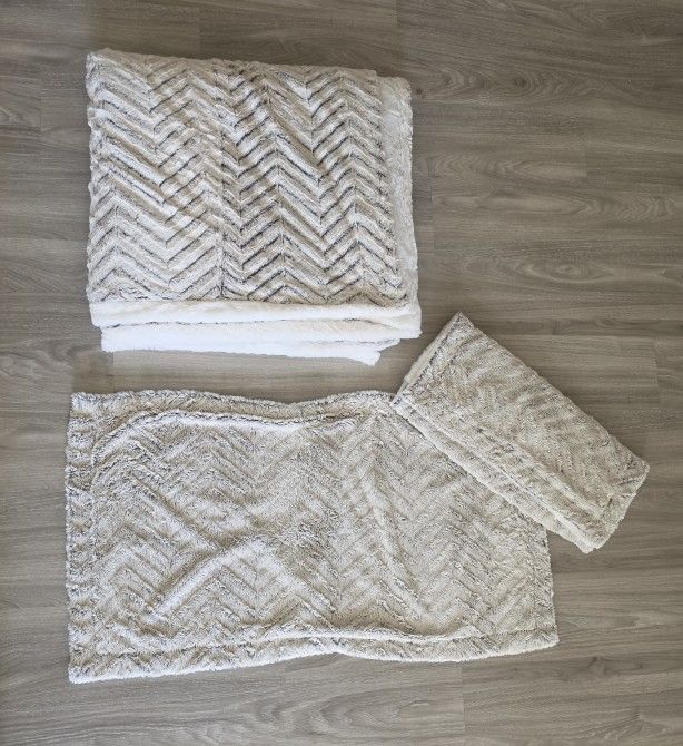King DUVET cover & 2 Pillow Shams.