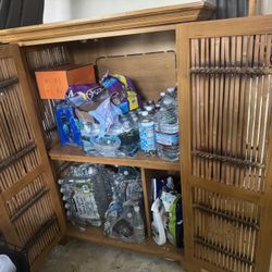 Great Storage Unit with Shelves 