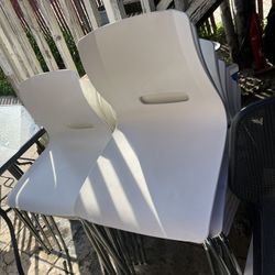 Sillas Semi Nuevas $10 Cada Una 