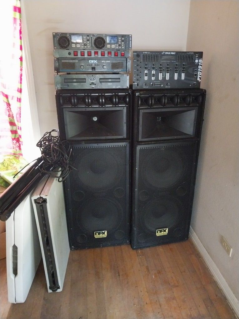 D j equipment 3000watt  amp ,equalizer, Cue, Cd player,subs