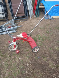 Like New Raido Flyer Tricycle For A Child 