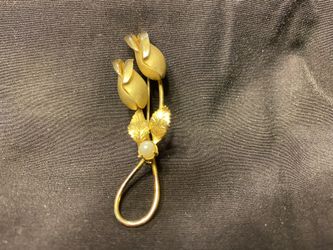Vintage Gold Tone Flower Brooch/Pin