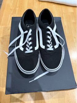 Vans Women’s Old Skool Shoes in Black and White Size 9.5