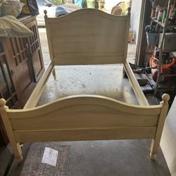 BED FRAME - Full Size 5ft Wide. 