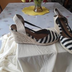 Black & White -   Cute Wedge Platform Sandals 