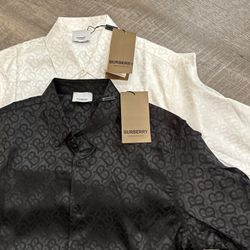 BURBERRY - T Shirt