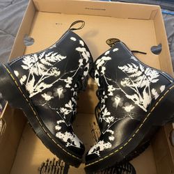 Phantom Floral Dr. Martens - size 7 (US) brand new in box
