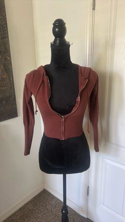 crop top maroon sweater