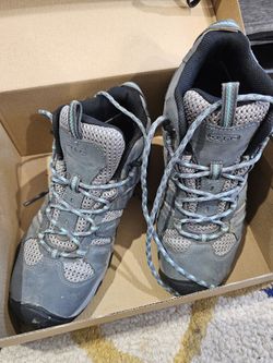 Keen Hiking Boots (8.5)
