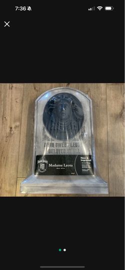 Madame Leota tombstone