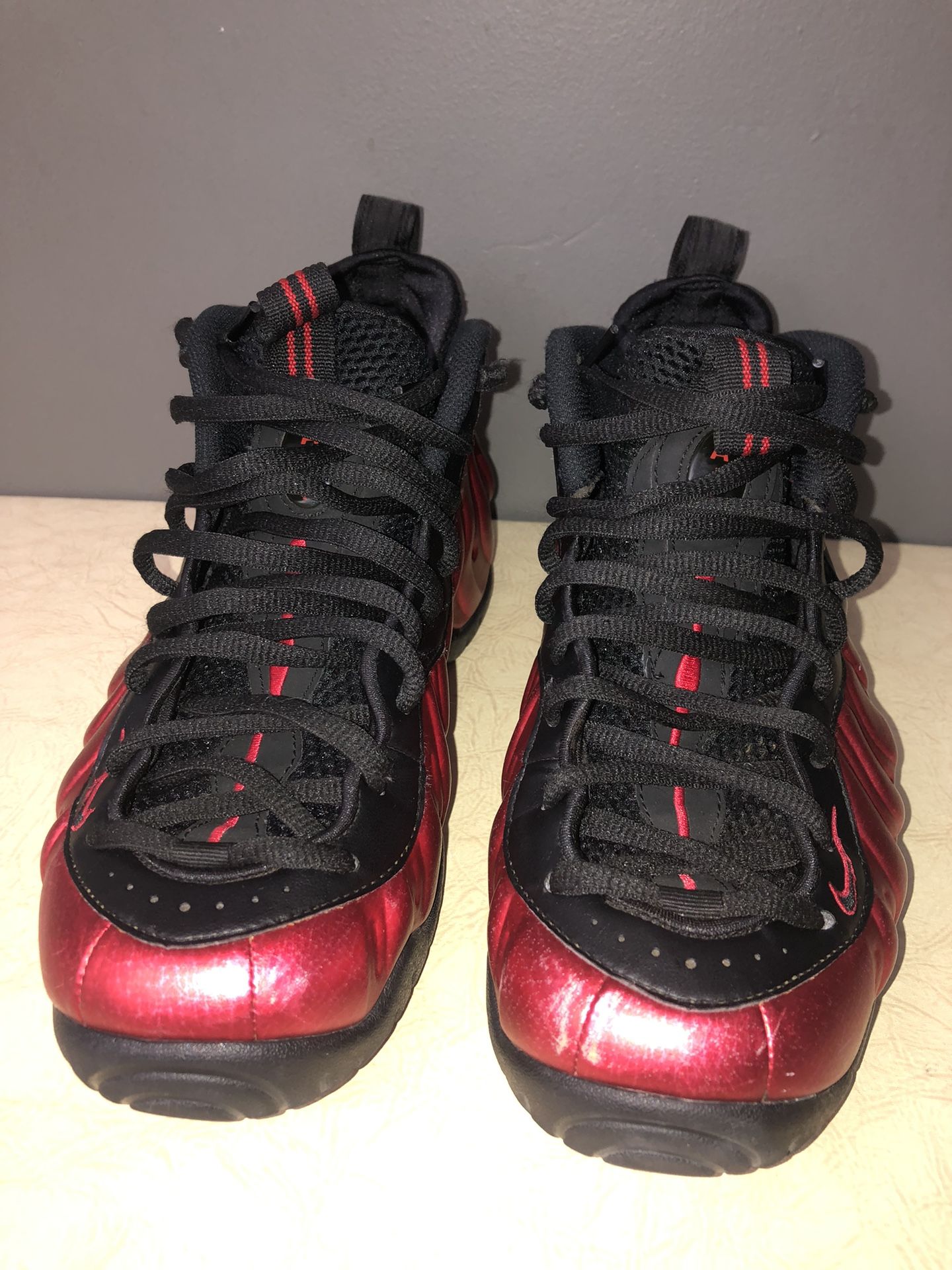 Air Foamposite Pro Universal Red Sneakers Men’s 9 (US)