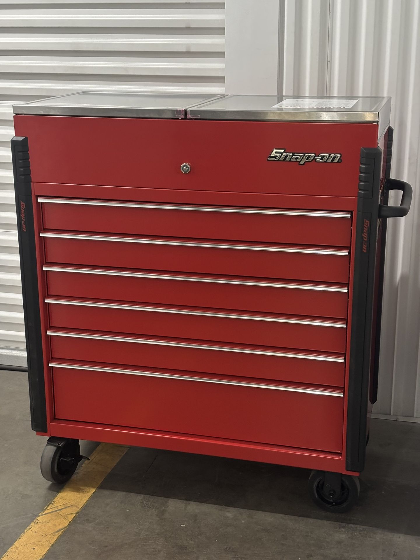 Snap-on Tools 40" Sliding Lid Eight-Drawer Stainless Lid Shop Cart (Red)