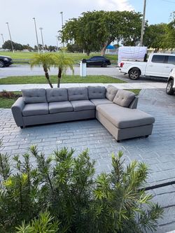 Gray Fabric Sectional Sofa with Chaise