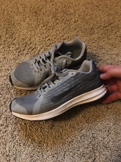 Kids 4y grey Nike’s