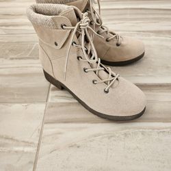 Womens Size 9.5 Brand New Boots Never Wore 