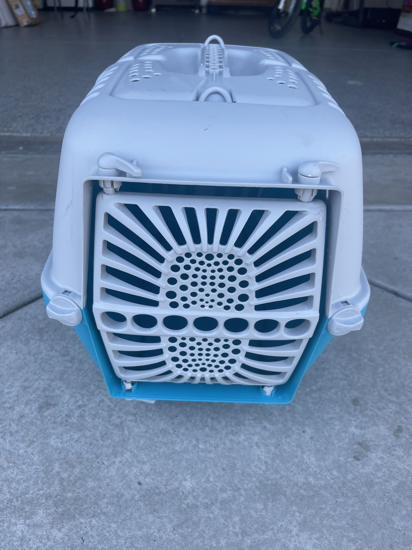 X-SMALL CAT CARRIER IN GREAT SHAPE