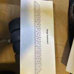 Apple Magic Keyboard - US English - Silver $45 dIls brandnew sealed package