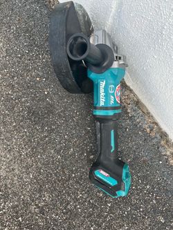 Angle Grinder: 7 in_9 in Wheel Dia, Brushless Motor, 40V DC, Std Head, Rat Tail Grip, XGT®