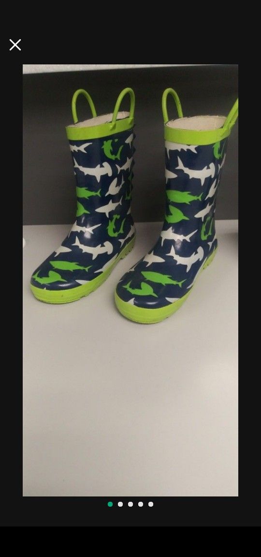 Shark rain boots youth size 3