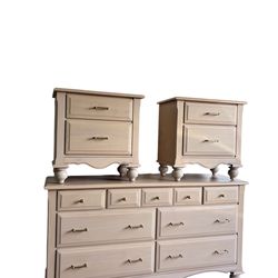 Natural Wood 3 piece Bedroom Set/ Dresser Set