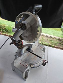 Delta ShopMaster 10-in 15-Amp Single Bevel Compound Miter Saw