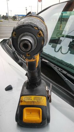 Dewall impct 20 v