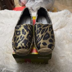NWT Baretraps Espadrille 