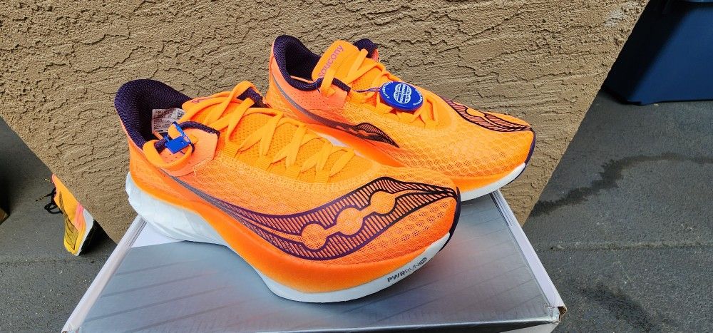 NEW Saucony Endorphin Pro 4 Men's Size 7 (Women's 9)