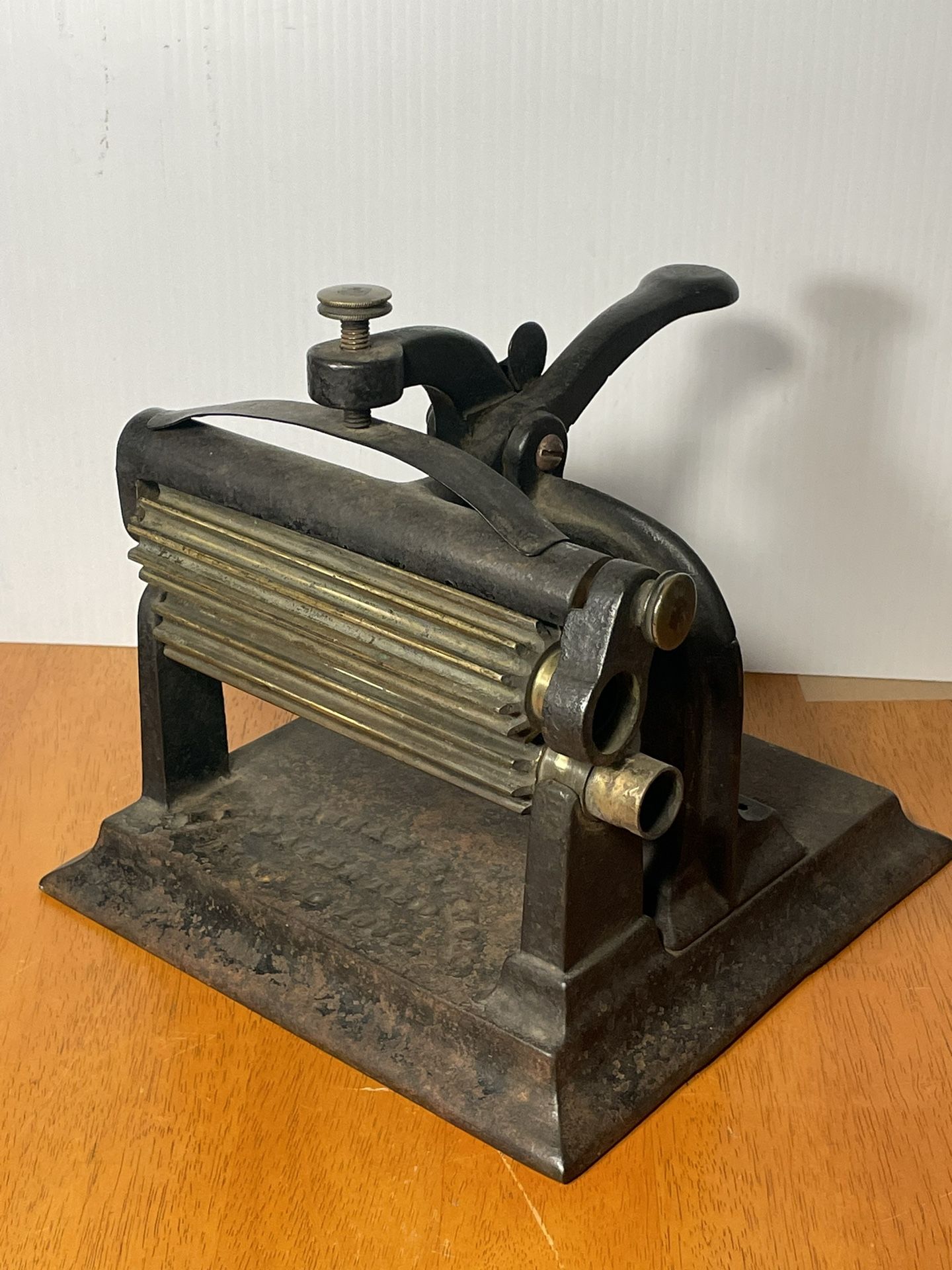 Victorian era 1866 Iron Pleat Fluter (Knox)